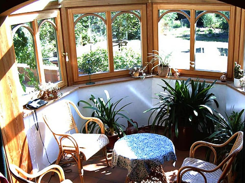 Peter Lassau Modern Retreat