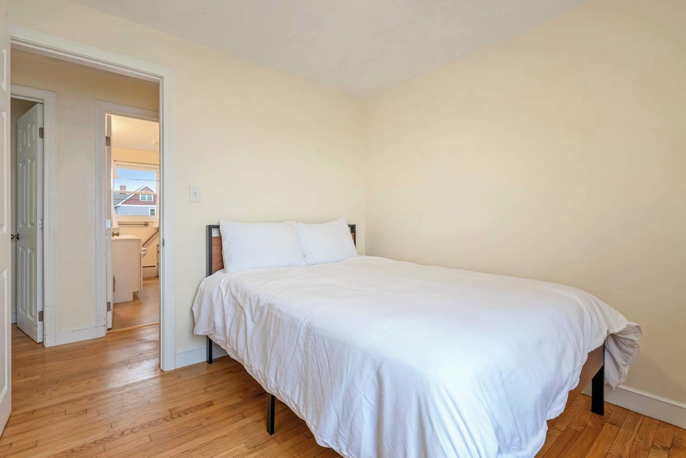 Oceanfront Ping Pong 1 Min Walk to Beach Pets Welcome