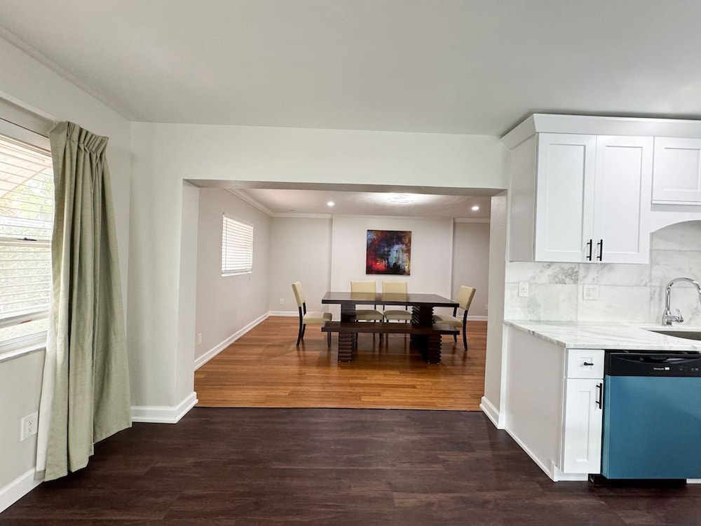Home Close to Saint Pete Pier new Spacious