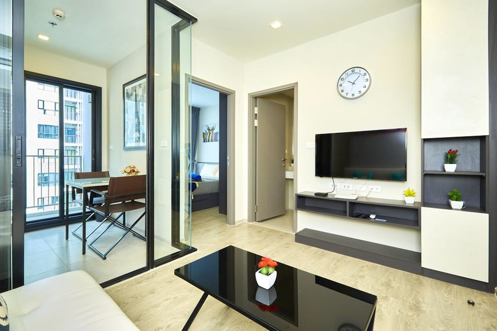 Pattaya Central Sea View Pool Suite