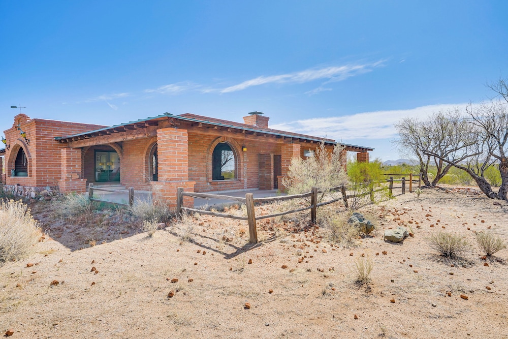 10-acre Desert Oasis w/ Expansive Patio in Tucson!