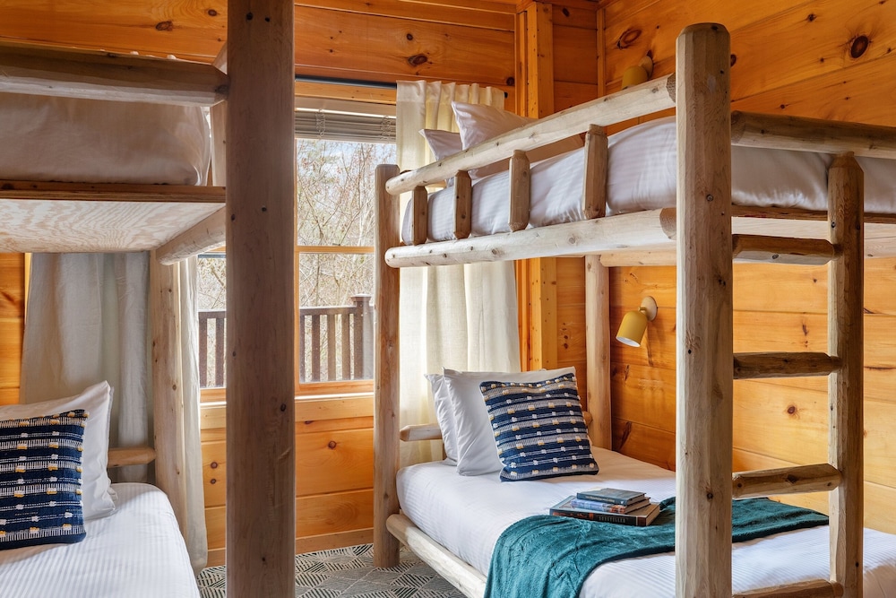 Yesteryear Mountain Charm Modern Vintage Retreat 5 Bedroom Home by Overmoon - Property Image 27