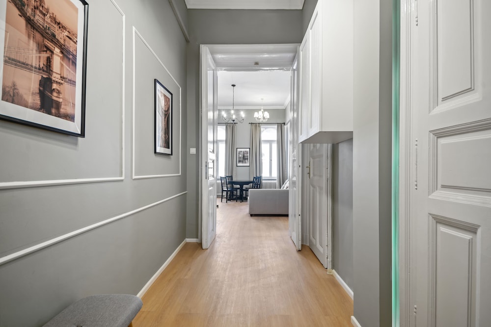 Venus Apartments - Akacfa street I view 5