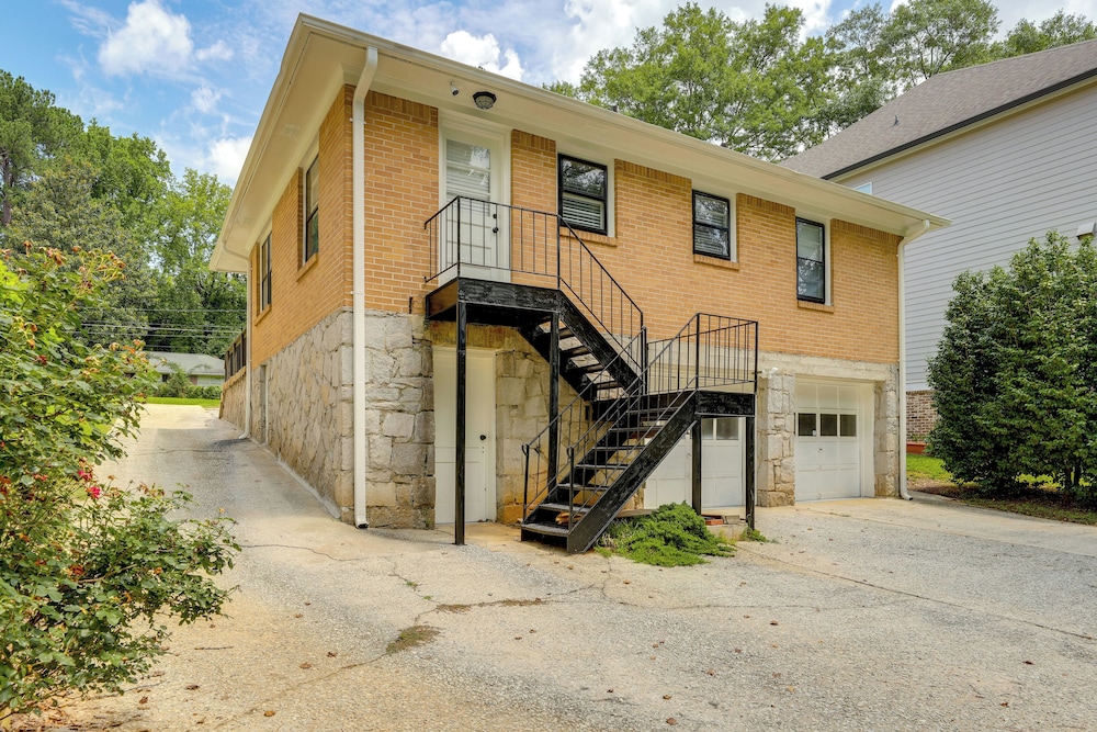Updated Piedmont Heights Apt - 5 Mi to Dtwn Atl!