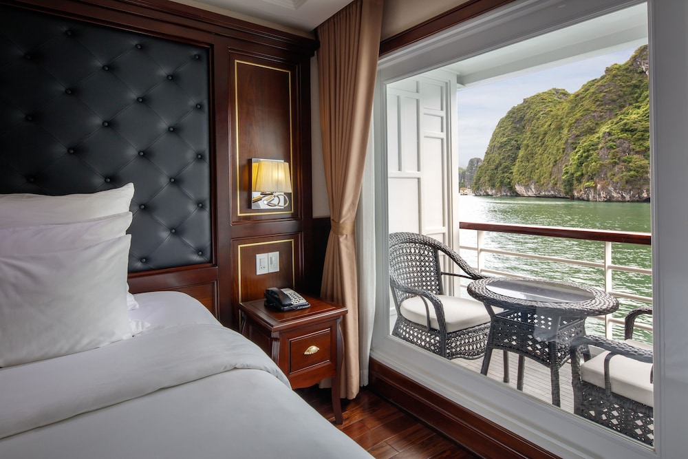 Paradise Elegance Cruise