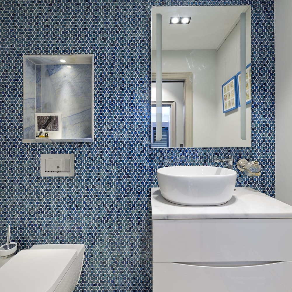 Astounding 7bed Notting Hill Family Home w Private Garden Games Room Parking