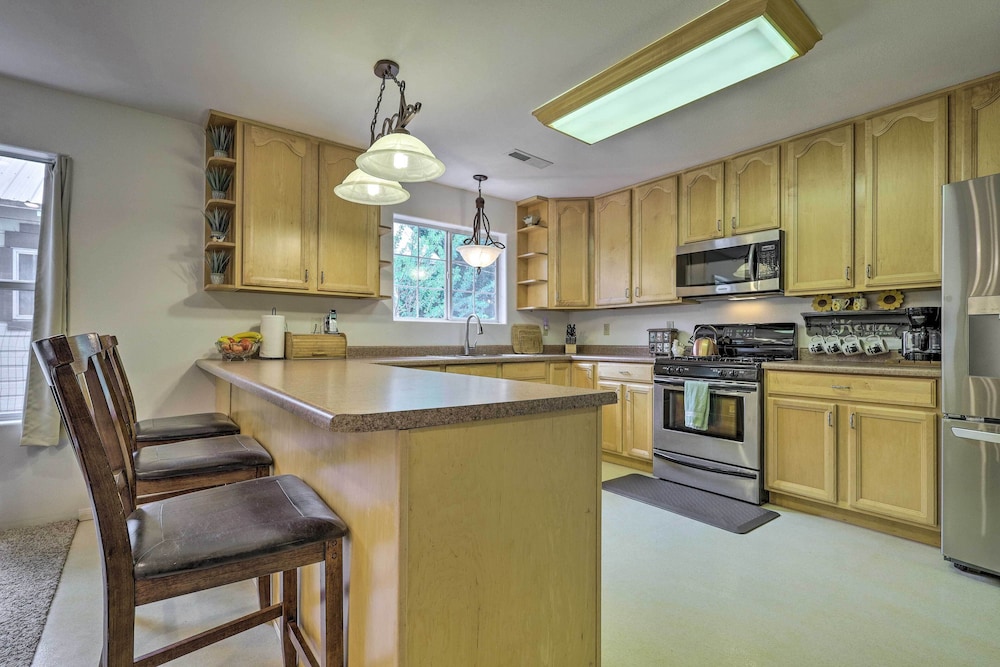 Outdoorsy Caliente Retreat w/ Screened Porch view 3