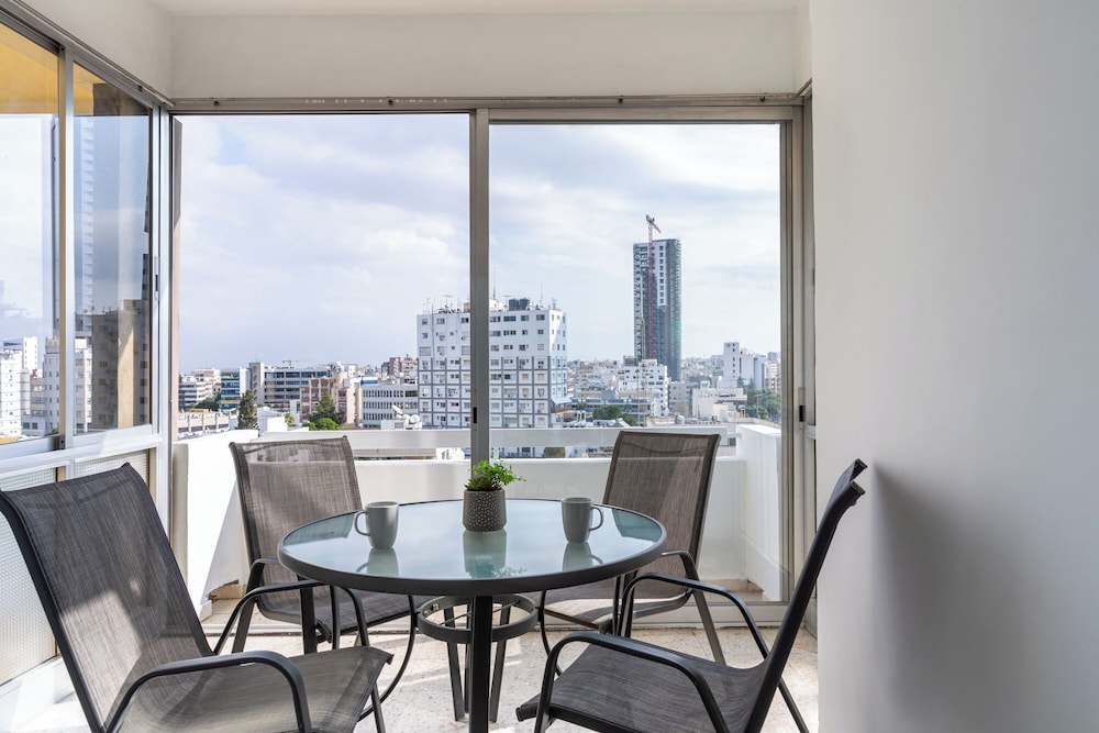 Bastia - Skyline 1-BR Apt in Nicosia