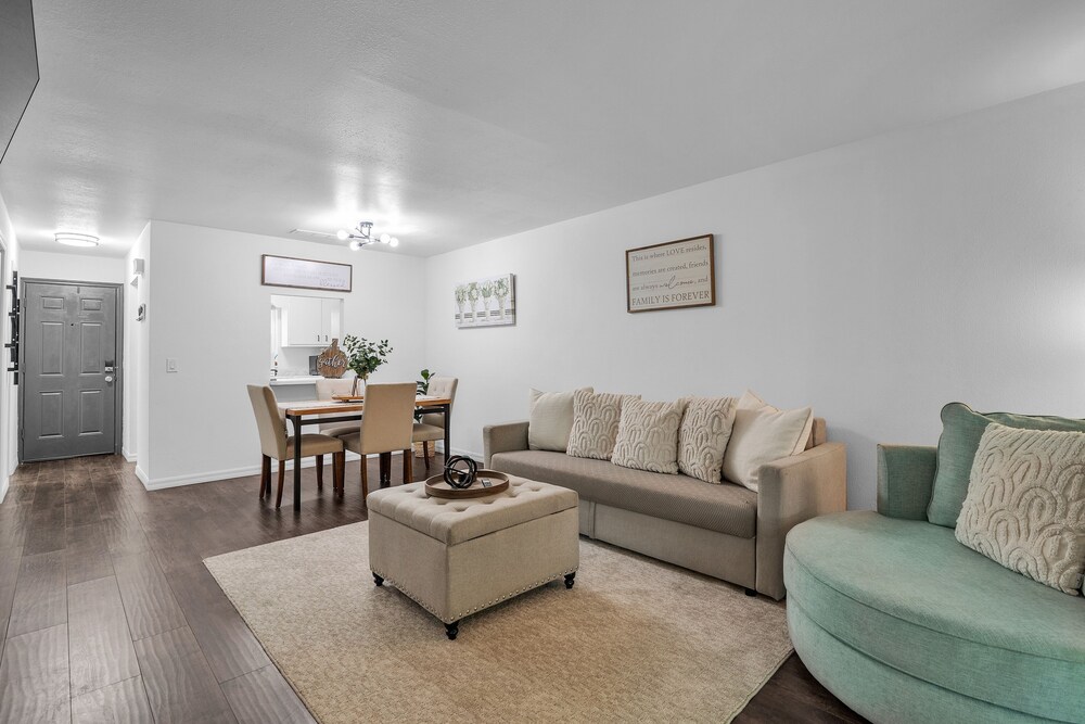 Be Our Guest - Cozy Townhome Near Downtown Ocala 2 Bedroom Townhouse