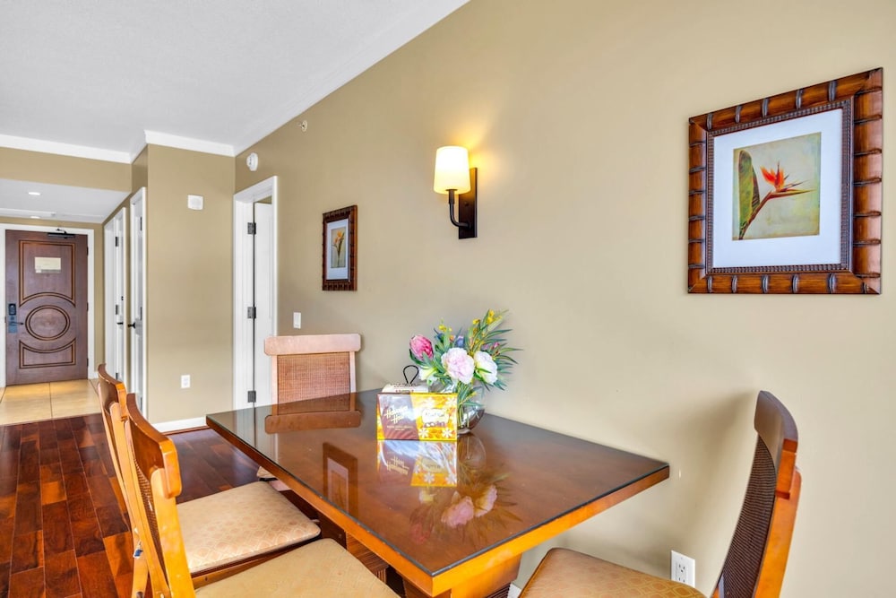 Honua Kai Konea 2 Free Rental Cars KBM Resorts Custom Hardwood Floors 2 Units, 5 Bedrooms Ml-1412