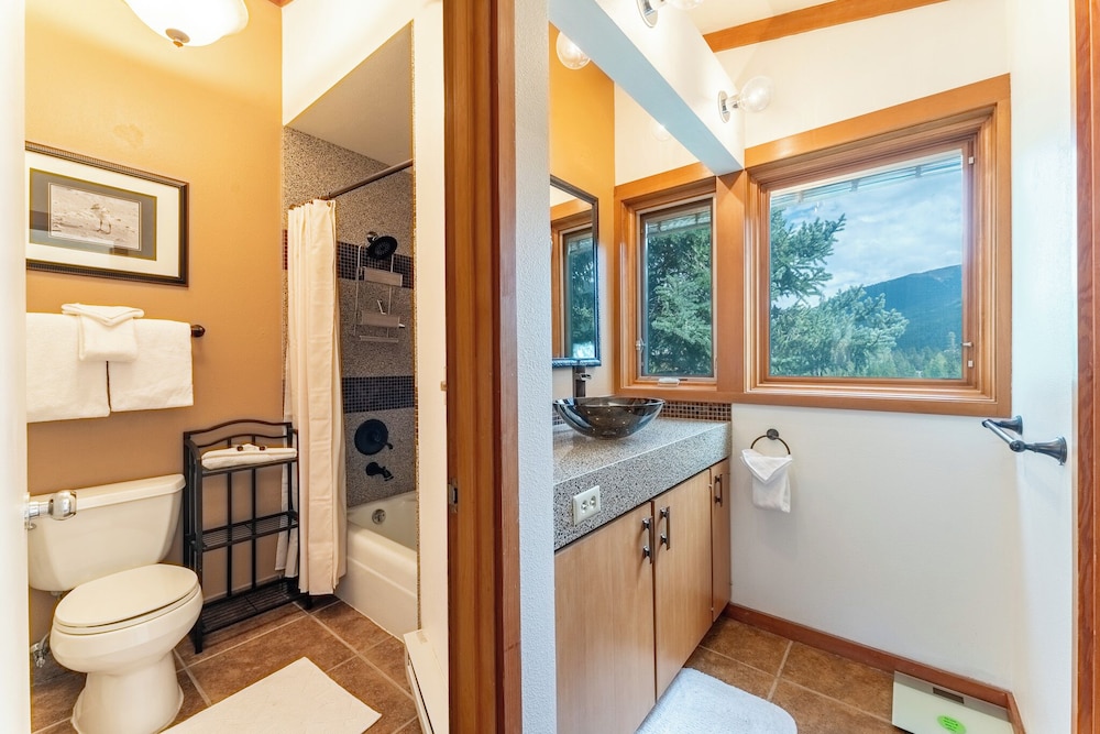 Tennis Townhomes #1340: 2
