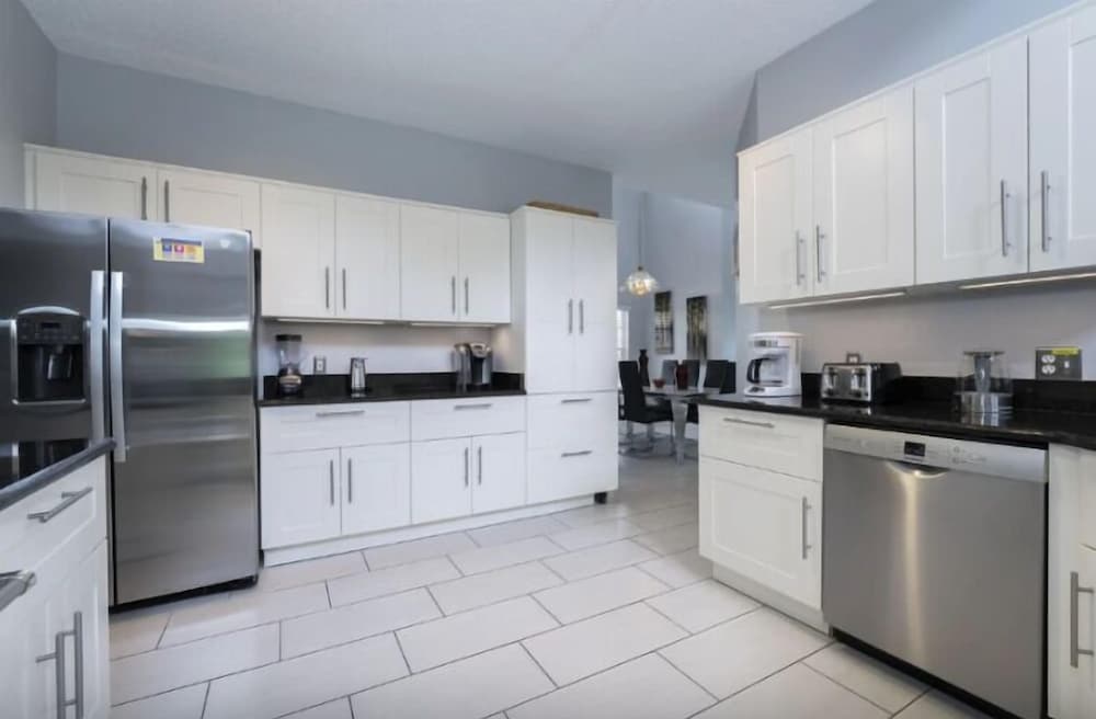 6Br Retreat W/ South Pool, Spa & Game Room Fun