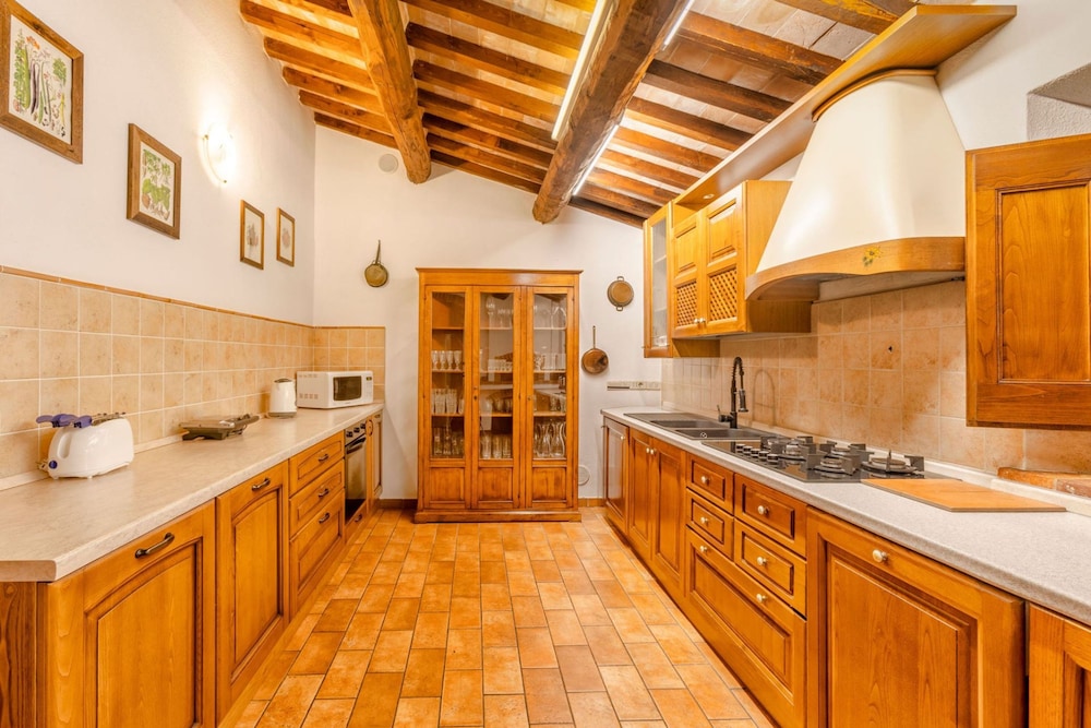 Podere Baiocco Sleeps 22 People 2 Private Pools Walking Distance to Town-podere Baiocco