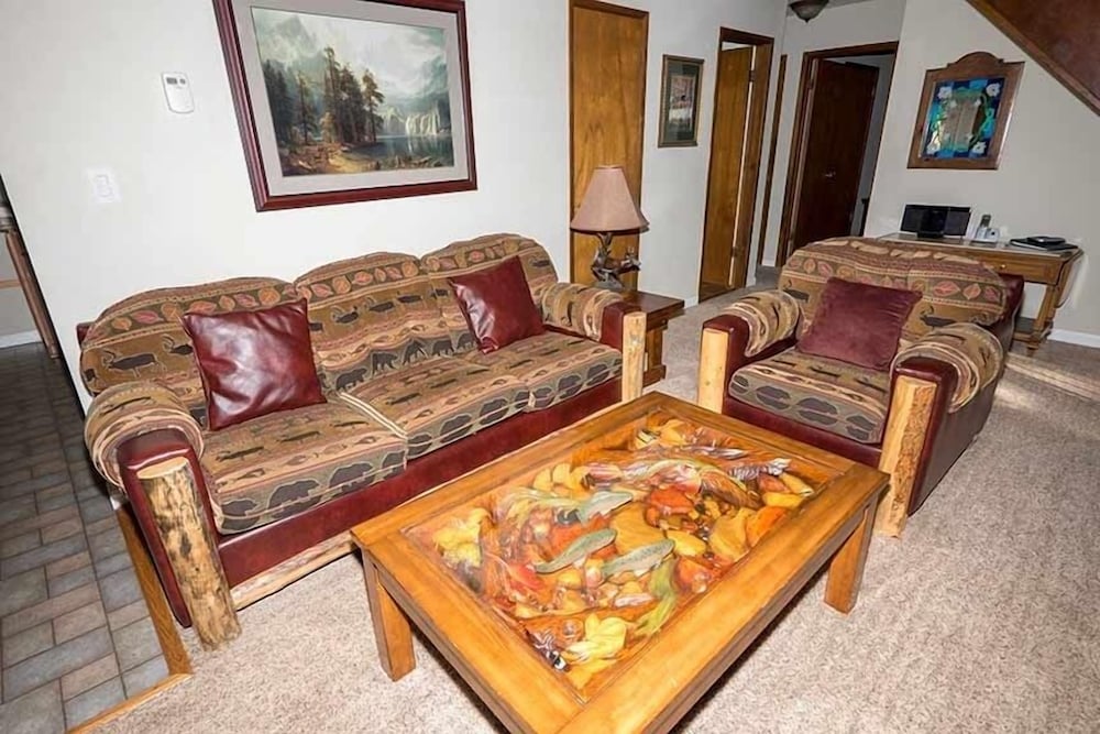 3542 Bobby Grey Circle 3 Bedroom Cabin by RedAwning