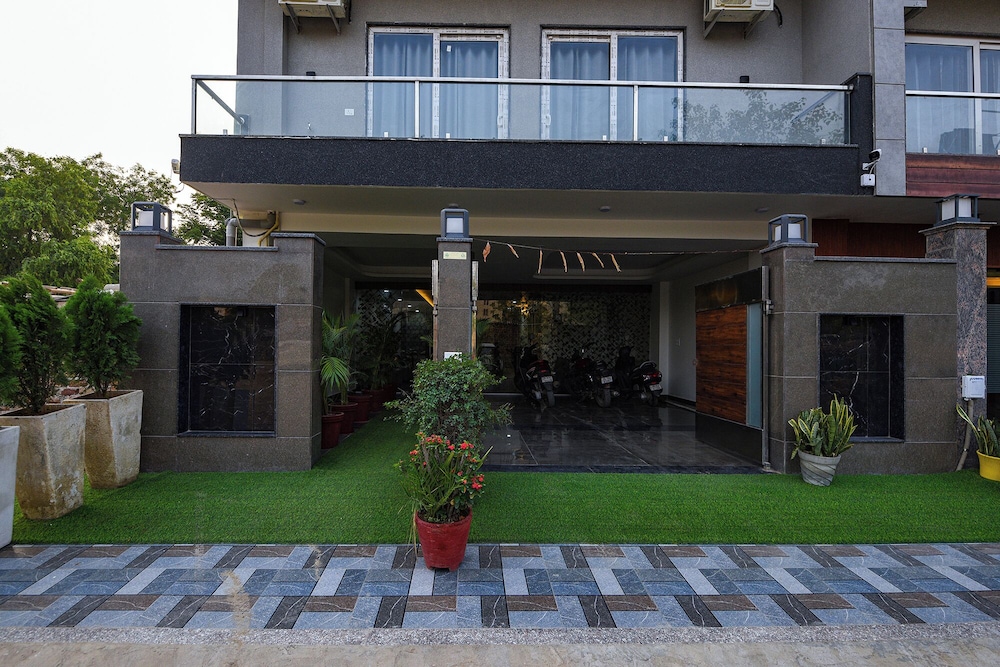 Fabhotel Comfort N Stay