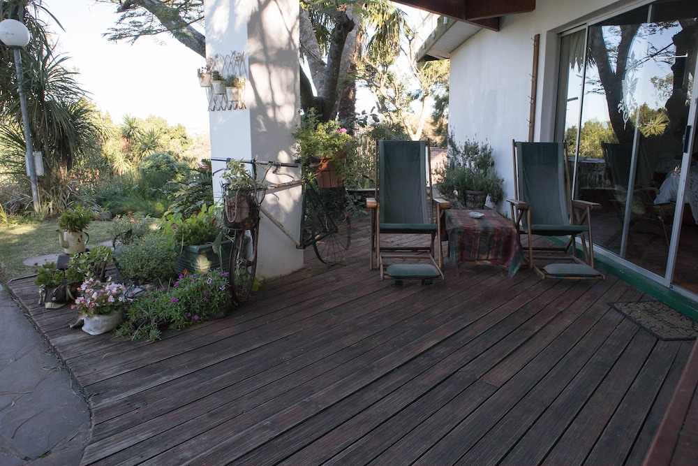 Hotel On-the-Summit Lodge & Conference Venue - Image 1