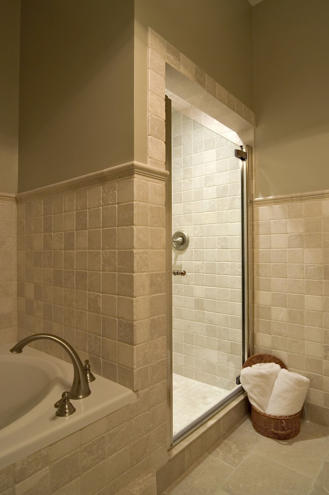 Frontenac Club Inn