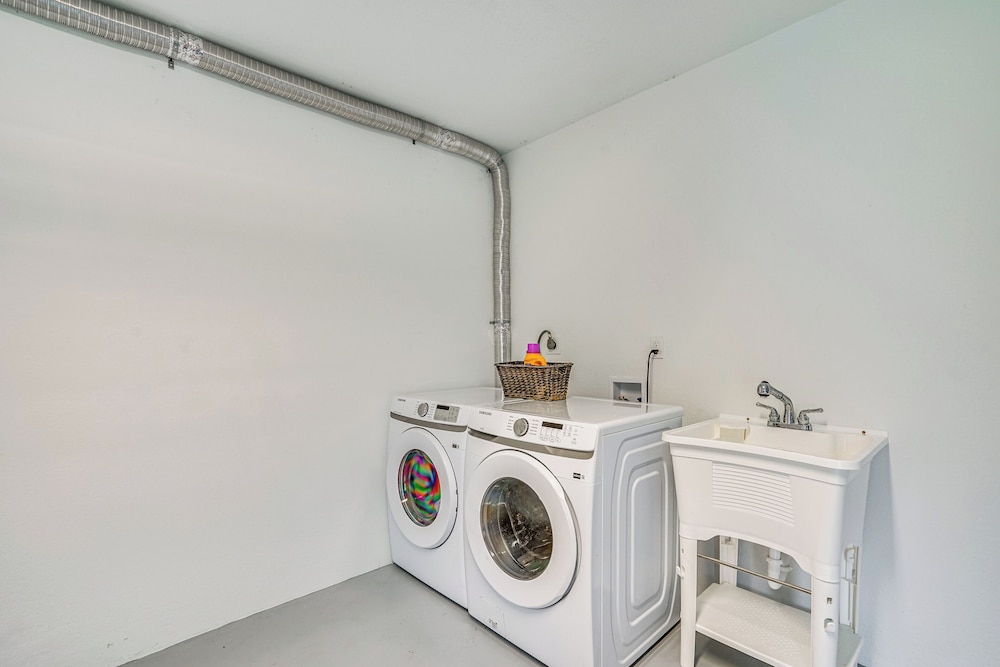 Canal-front Getaway w/ Grill in Cape Coral!