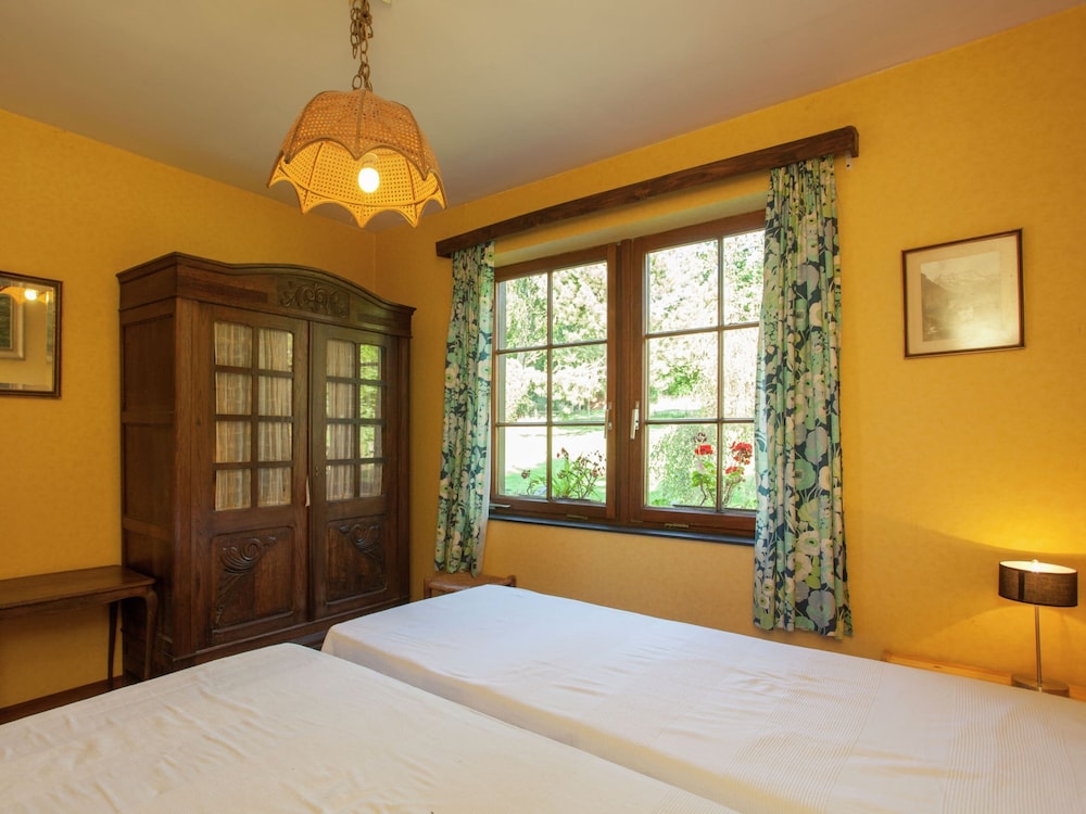 Hillside Stay Near Coo Fall view 5