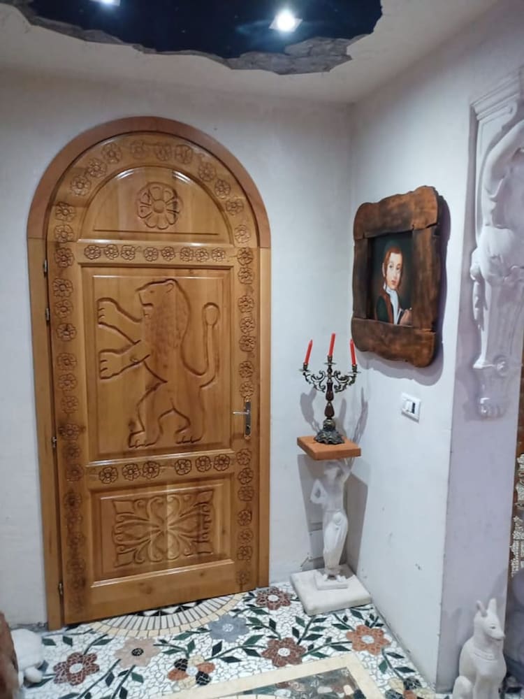 Kanuni - Authentic Albanian House