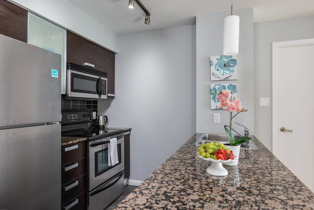 Luxurious 2-bedroom Condo