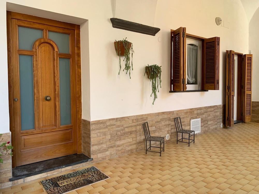 Annygiò House - De Vivo Realty