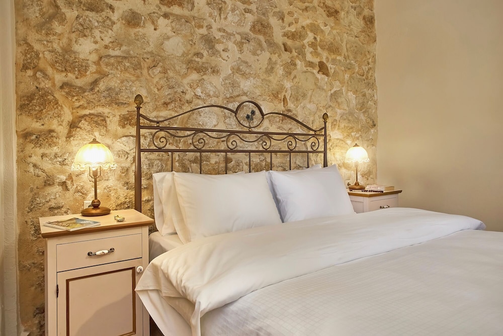 Arhontiko Arhanes Suites