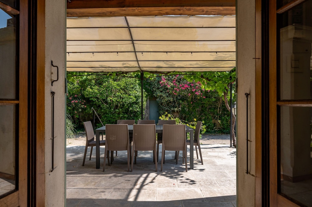 Mas Lou Pitchoun Exceptional Villa Between the Alpilles and Avignon