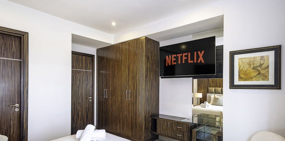 LUX The Bonnington JLT Suite 2