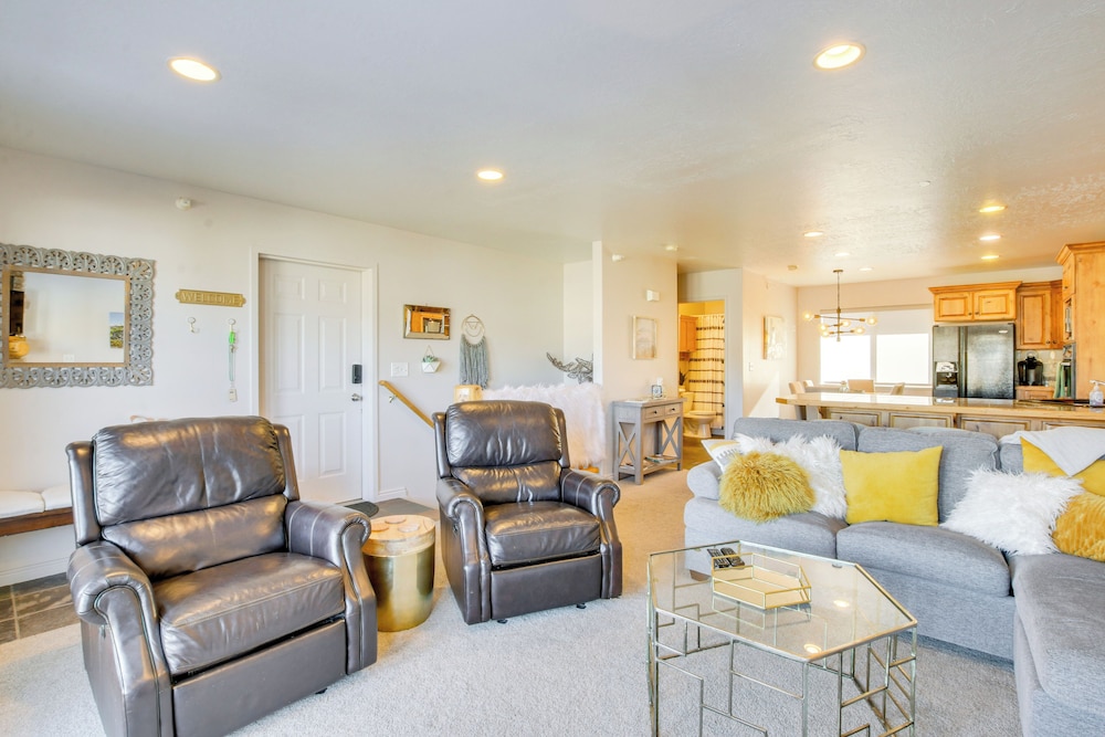 6 Mi to Powder Mtn w/ Shuttle: Cozy Eden Condo!