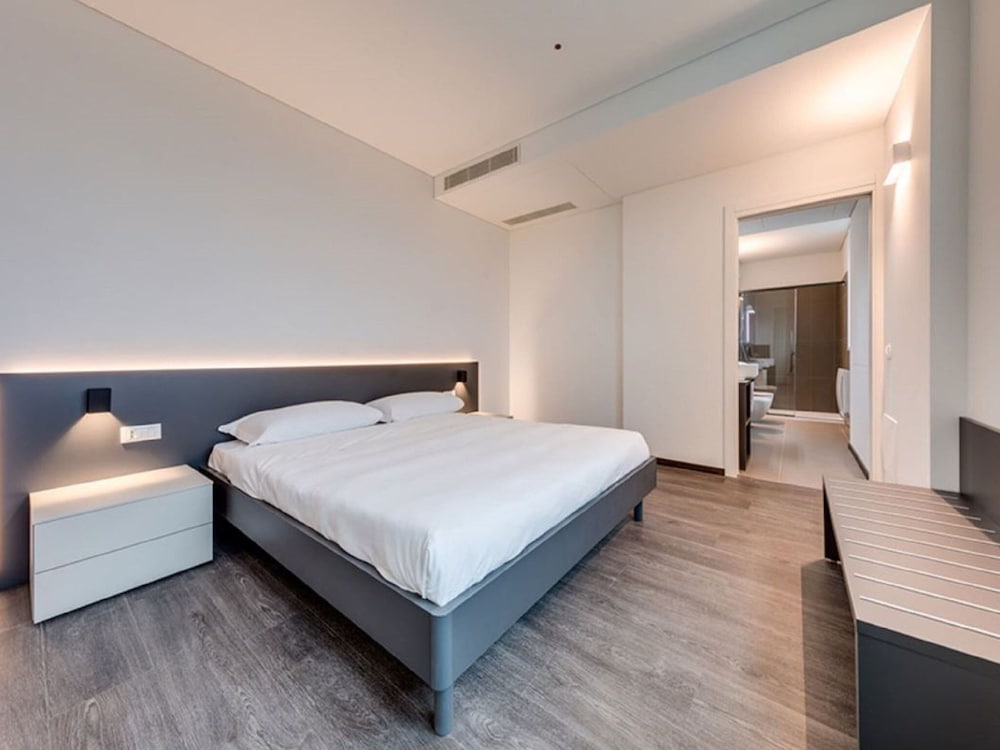 Quaint Apartment in Venice near Town Center view 5