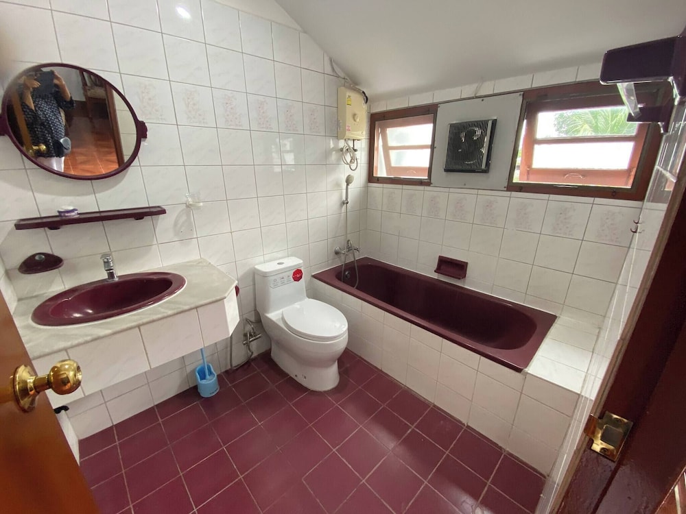 Beautiful 2 Story Newly Renovated Bungalow House