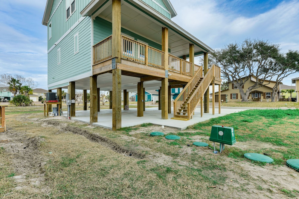 6 Mi to Beach: Modern Rockport Home! view 4