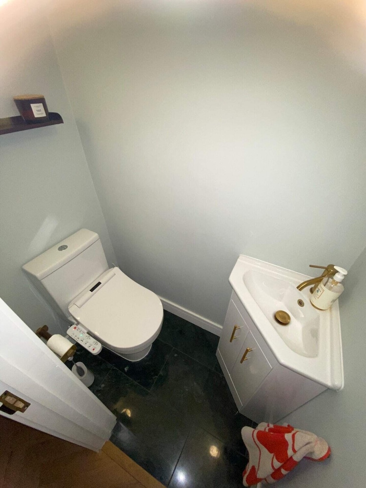 Gorgeous 2BD Flat - 5 Mins to Clapham Junction!