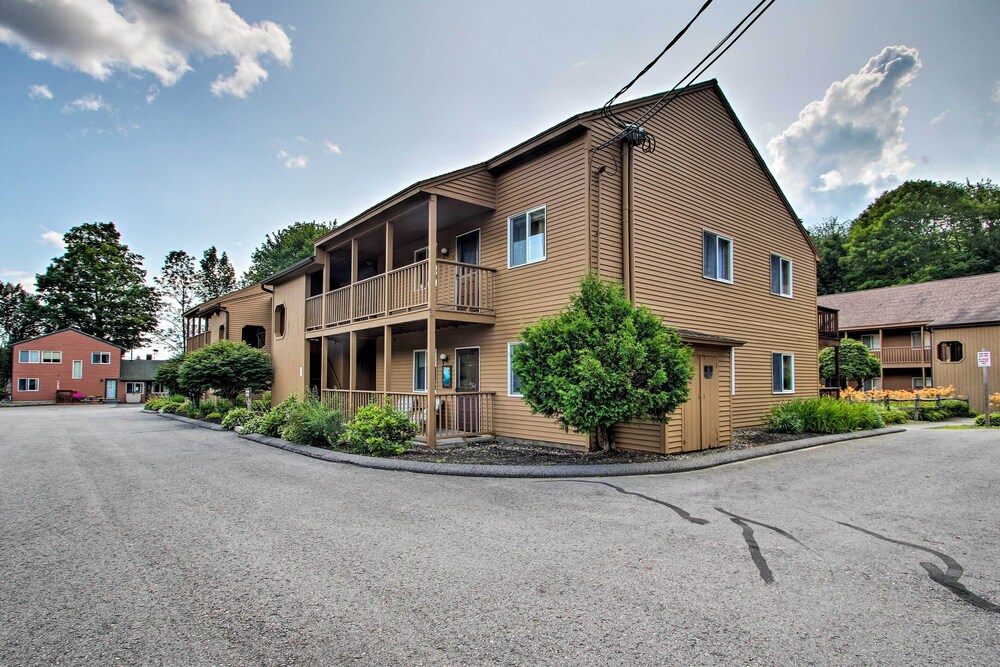 Lincoln Condo w/ Balcony - 6 Mi to Loon Mtn! view 4