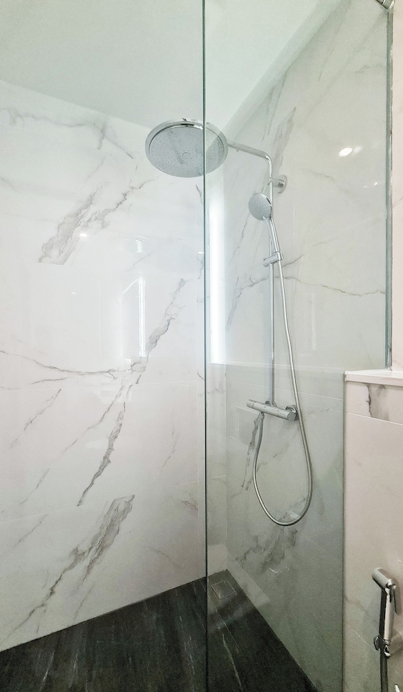 Moonway Luxury Suites At CORE Residence