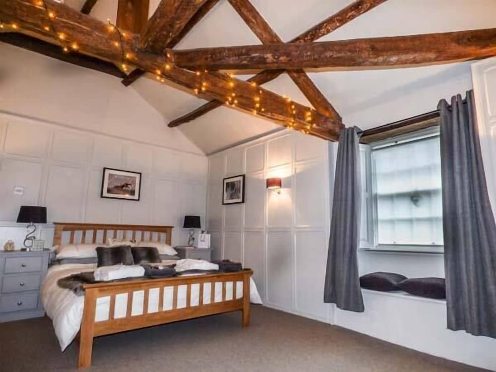 Castle Hill Cottage view 4