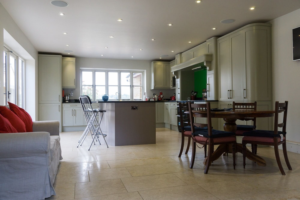 Stroud Vacations - The Retreat - Property Image 8