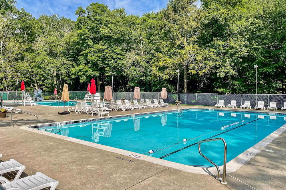 Grill & Games: Family Home in East Stroudsburg!