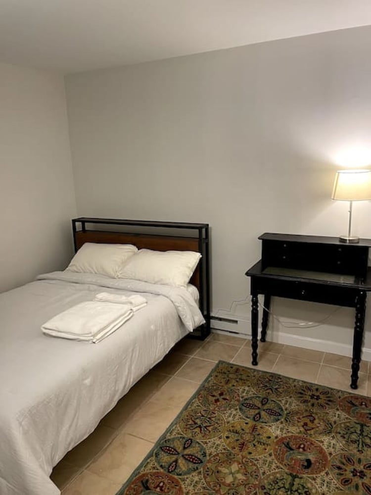 Lovely Two Bedroom Condo in South Boston
