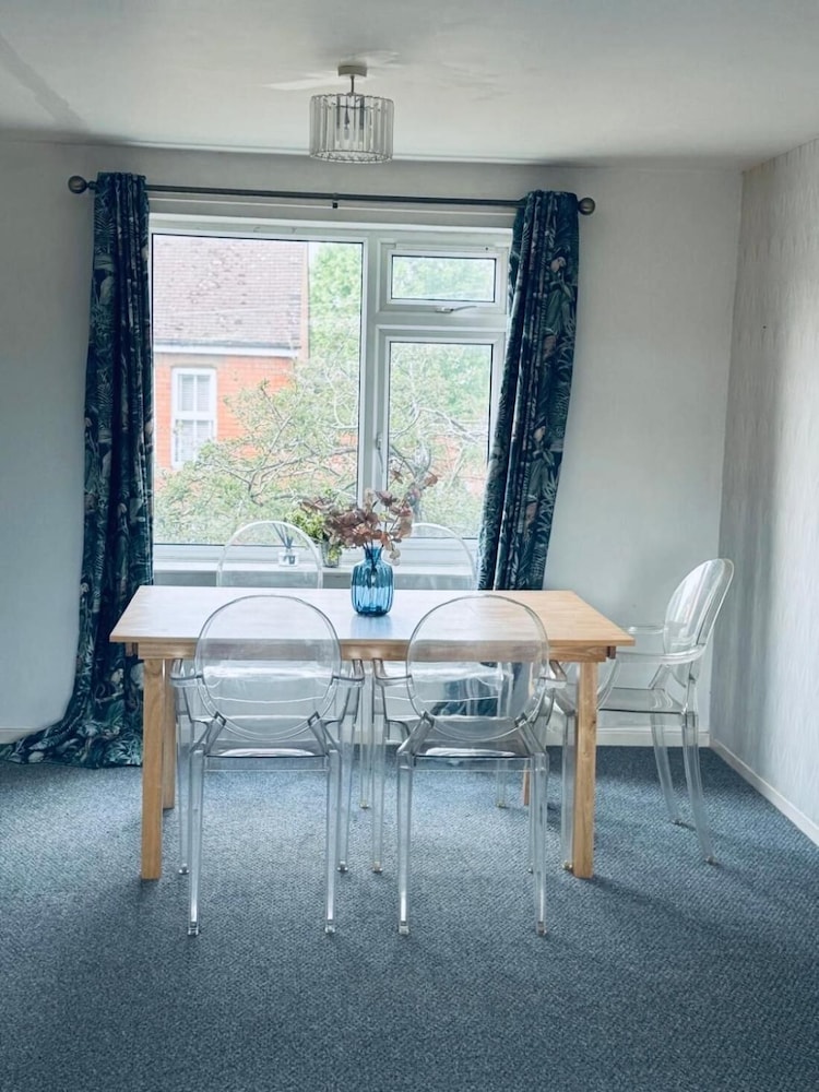 Central Upton Upon Severn 2 Bedroom Property Sleeps 6