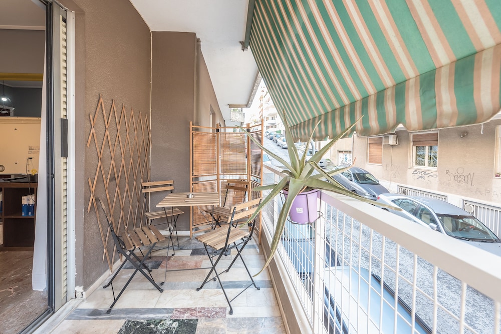 Stylish Apartment with Balcony by Cloudkeys