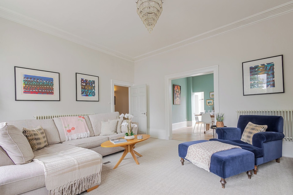 Elegant Townhouse&Basement in Leamington