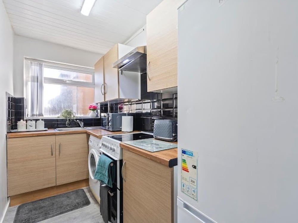 1 Bedroom Apartment Sleeps 4, Free Parking, Tv