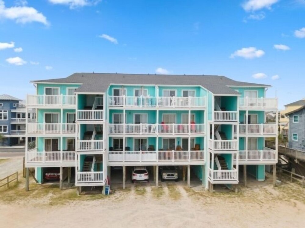 Captain's Quarter 2 Bedroom Condo by Redawning view 2