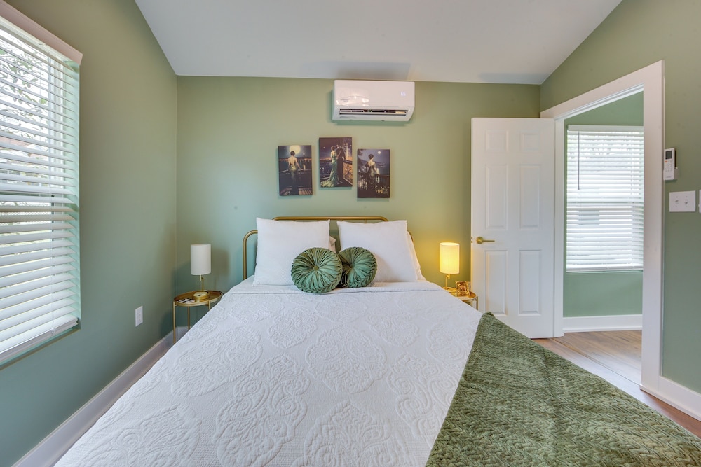 Walk to Museums: Art Deco Cottage in Jefferson