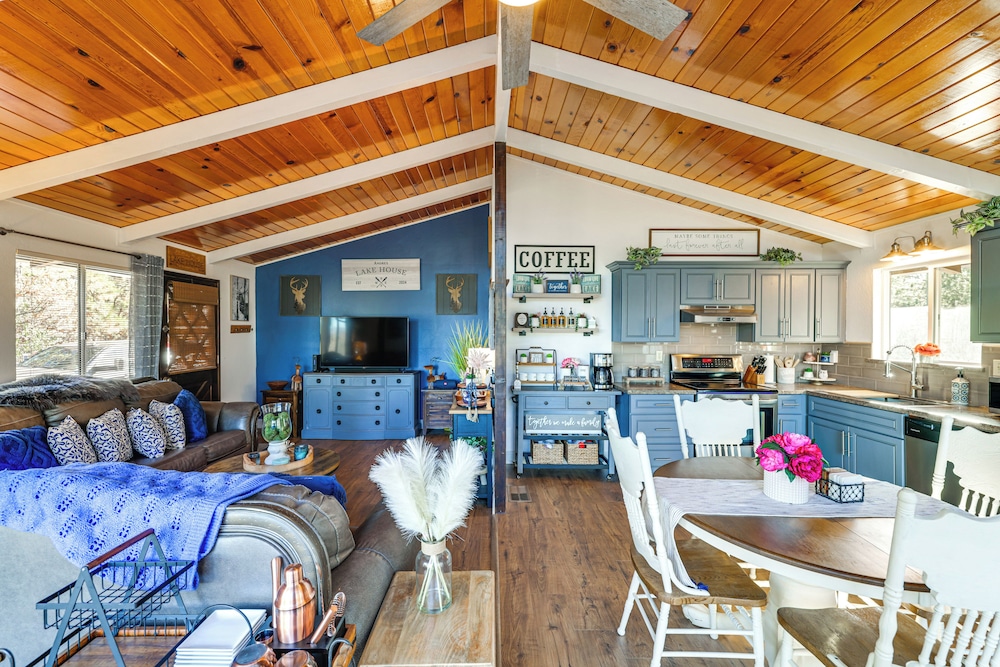 Lake Access, Fire Pit: Scenic Groveland Cottage!