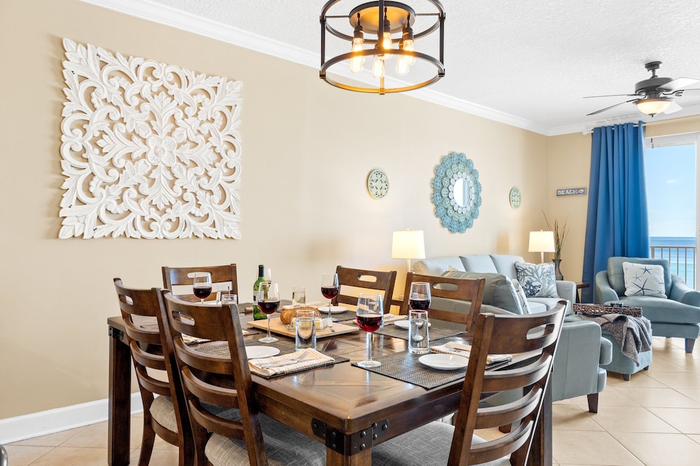 Twin Palms by Book That Condo