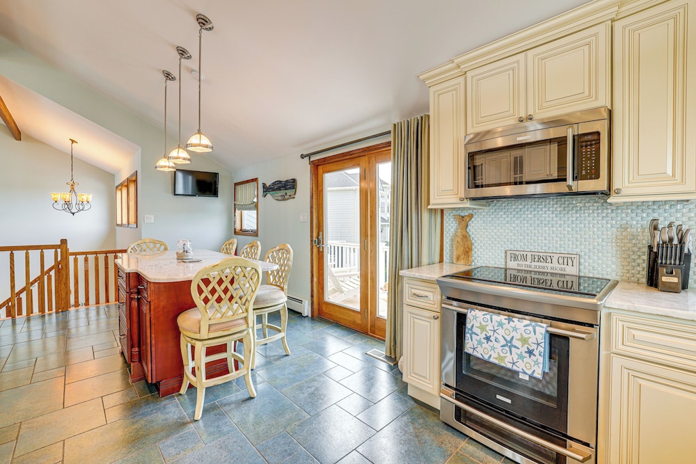 1 Block to Inlet Beach: Brigantine Family Home