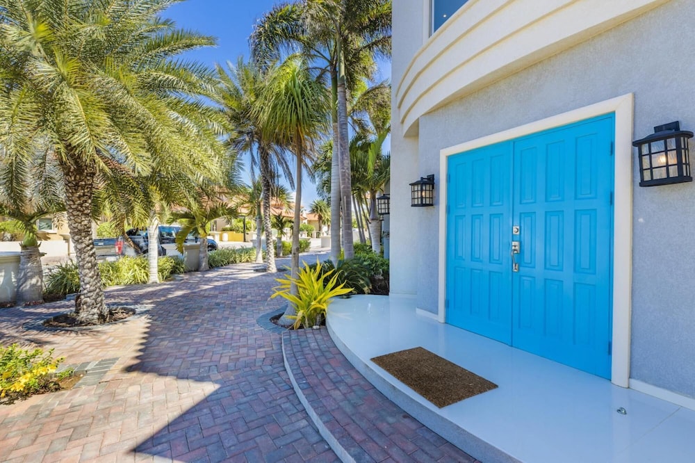 Brand NEW 4BR 5BA Villa w Privatepool Seaviews